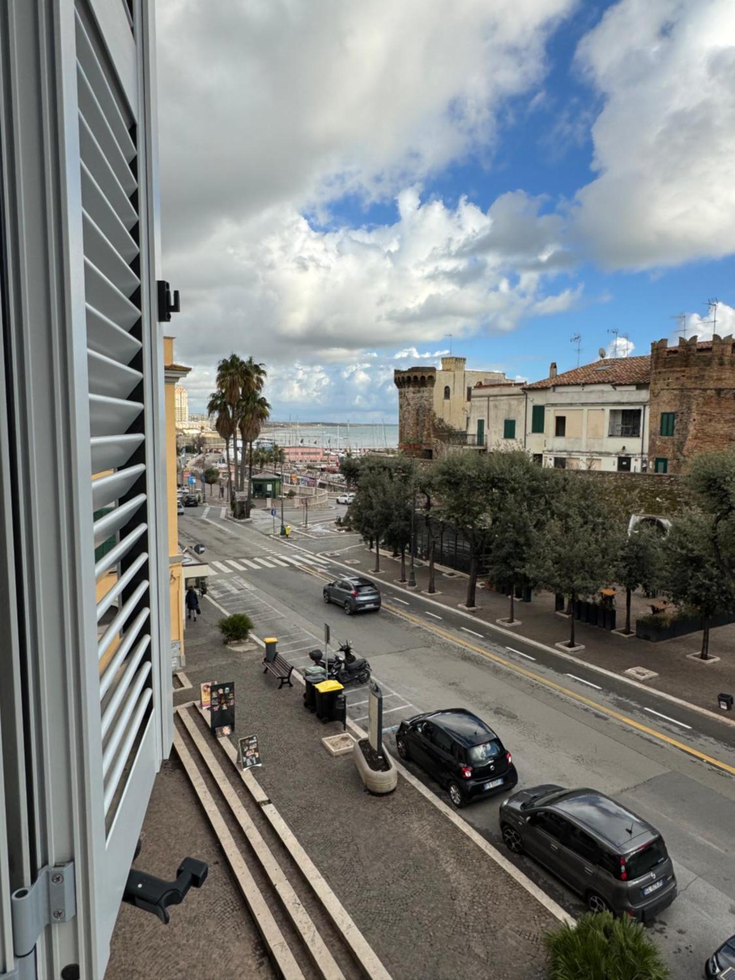 Sky Luxury Rooms Nettuno Exterior photo